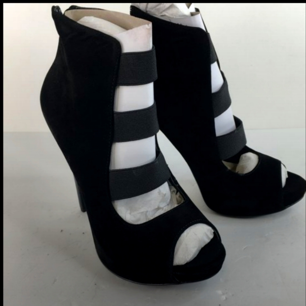 Dollhouse SPYGLASS Black Heels Size 7.5M  NEW